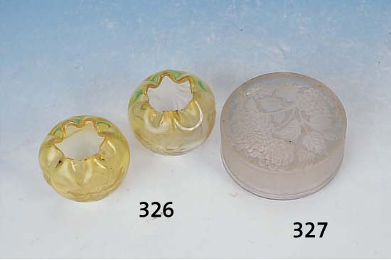 PAAR VASEN, MOSER, UM 1900 FARBLOSES GLAS, PARTIELL GELB üBERFANGEN, GE- SCHNITTEN, H. 5 CM