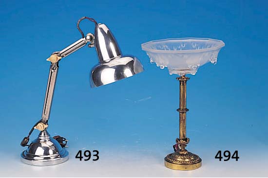 TISCHLAMPE, FRANKREICH, 30ER JAHRE, MESSING-FUß, PREßGLAS, TEILMATTIERT, H. CA. 33 CM, ELEKTR.