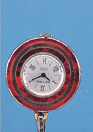 KONVOLUT: 3 DAMENANHäNGEUHREN VERSCHIEDENER HERKUNFTSLäNDER, 1X TSCHAIKA, SOWJETUNION UM 1968, METALL VERG., D. CA. 30 MM, RUNDAN- KERWERK, ...