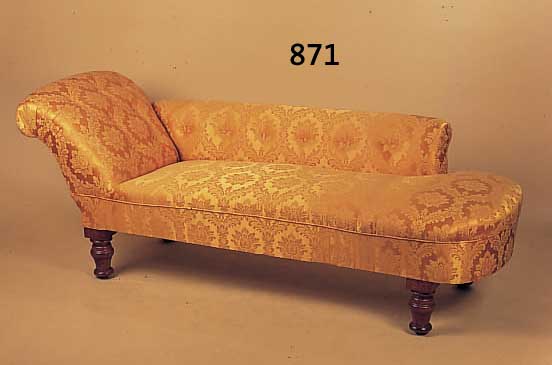 Chaiselongue, wohl England, um 1890, Mahagonifüsse gedrechselt, neu bezogen, 75 x 72 x 200 cm