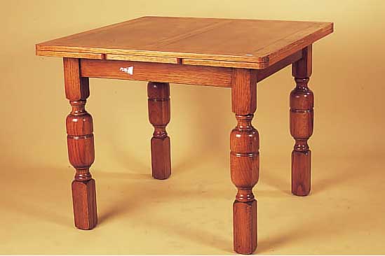 Tisch, England, 30er Jahre, Eiche massiv, quadratische Form, 76 x 91 x 91 cm, um 60 cm, verlängerbar