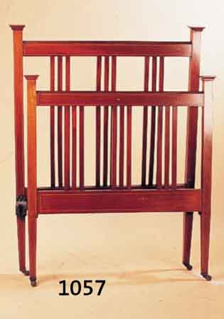 BETBETT, ENGLAND, UM 1900, MAHAGONI MIT BANDINTARSIEN, ROST FEHLT, BZW. DAHER OHNE SEITENTEILE, 129 X 92 CM