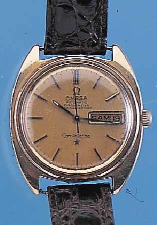 OMEGA HERRENARMBANDUHR CONSTELLATION, REF.- NR. 168019, SCHWEIZ UM 1969, EDELST. M. GG- HAUBE, BODEN GESCHR., TAG U. DATUM, SCHNELL- KORREKTUR, ...