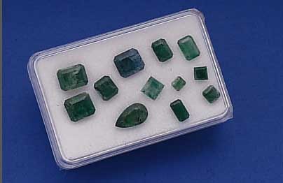 LOT SMARAGDE ZUS. 12.49 CT, M. KERBEN