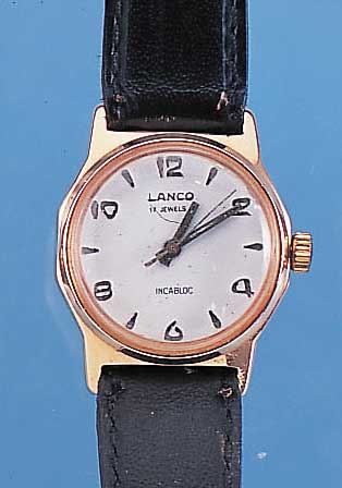 LANCO HERRENARMBANDUHR, REF.-NR. 525, SCHWEIZ UM 1955, GG 750/000, BODEN GESCHR., BLATT PROV. REST., 17 ST., FRüHER ROTORAUFZUG,KAL. 1033, ...