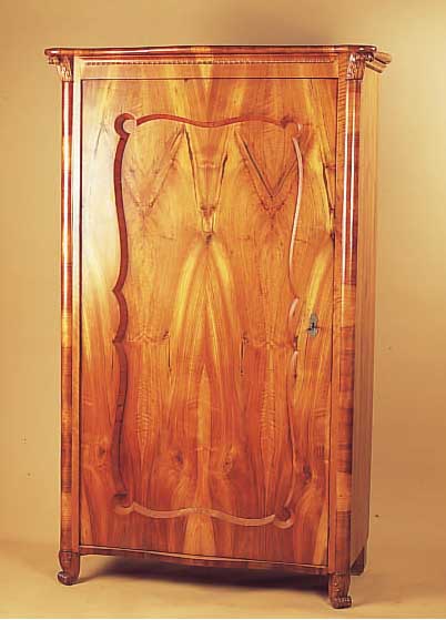 SCHRANK, ÖSTERREICH, UM 1860, NUßBAUMFURNIER, TIEFE KASSETTE, AUFGEARBEITET,172 X 102 X 49.5 CM
