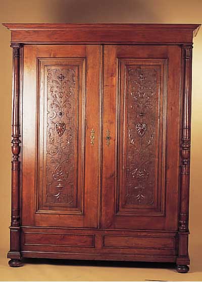 Großer Gründerzeitschrank, um 1880, Eiche massiv, kassettiert, geschnitzt, gute Verarbeitung, 205 x 163 x 75 cm