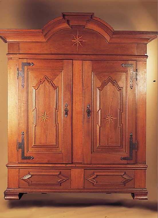 Großer Dielenschrank, Barockstil, um 1880, Eiche massiv, kassettiert, Eisenbeschläge, prunkvoll, l. Altersspuren, 215 x 220 x 77cm ...
