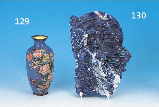 VASE, CLOISONNé, JAPAN, UM 1900, BLUMENDEKOR, H. 18 CM, KUPFERRAND VERBEULT, L. ALTERSSPUREN