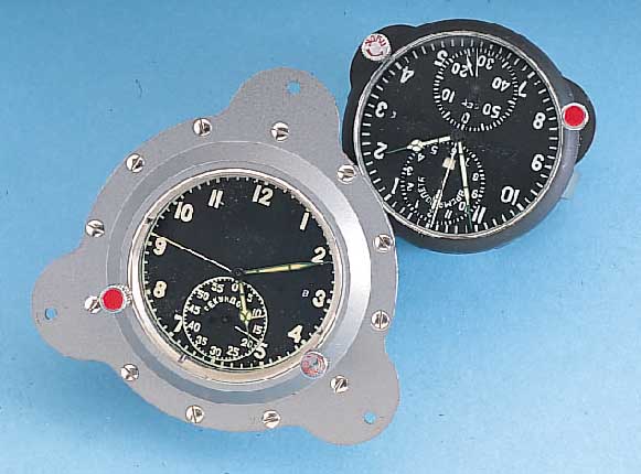 KONVOLUT: 2 EINBAUBORDUHREN, RUSSLAND, BEI- DE HERMETISCH VERSCHR., SCHW. KONTRASTZIFFER- BL., CHRONOGRAPHENFKT., 1X FüR MIG 29, GANG- RESERVE 85 ...