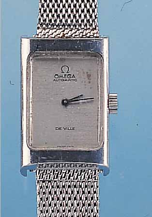 KONVOLUT: 2 HERRENARMBANDUHREN SCHWEIZER PRO- DUKTION MIT VERSCHIEDENEN KONZEPTEN, 1X TISSOT, FRüHES QUARTZWERK, EDELST., LEDERB., BODEN ...