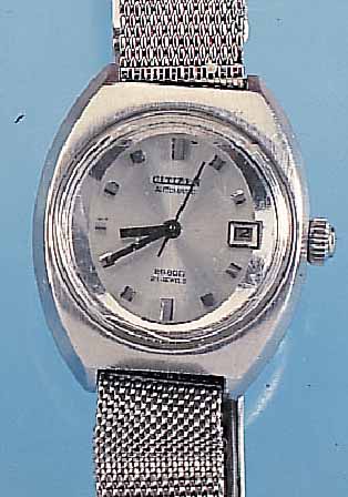 KONVOLUT: 3 DAMENARMBANDUHREN, JAPAN, VER- SCH. KONZEPTE U. ZEITEN, 1X CITIZEN AUTOMATIK,EDELST., BODEN GESCHR., EDELST.-FLECHTBAND, 21 ST., ...