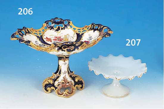 FUßSCHALE, BöHMEN, UM 1860, OPALINGLAS, GEWELLTER RAND, GOLDRAND BERIEBEN,H. 13 CM, D. 25 CM