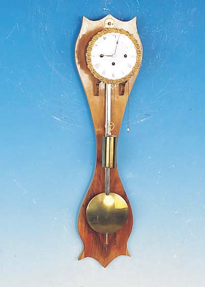 WERK EINER WANDUHR MIT VIERTELSTUNDENSCHLAG, SEK. AUF HOLZBRETT MONTIERT, UM 1840, EMAILZIFFERBLATT (MIN. HAARRISSIG U. BESCH.), FLORALE ...