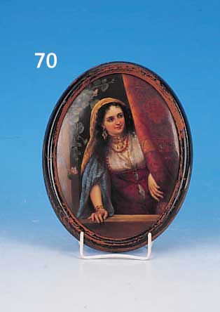 OVALE PORZELLANPLATTE, DEUTSCH, UM 1900, PORTRAIT EINER JUNGEN FRAU, SCHöNE BEMALUNG, OVAL, L. ALTERSSPUREN, RAHMEN BERIEBEN, H. 19.5 CM