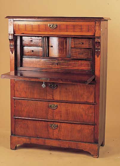 Standsekretär, wohl Dänemark, um 1890 Nußbaumfurnier, Inneneinrichtung, Spannungs- riß in der Klappe, altersbedingt beschädigt 120 x ...