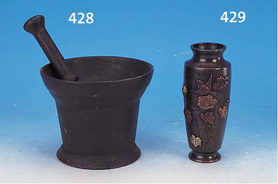 VASE, JAPAN, UM 1900, BRONZE, RELIEFIERTER CHRYSANTHEMEN- UND VOGELDEKOR, H. CA. 15 CM