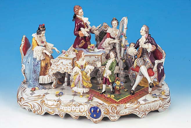 PORZELLANGRUPPE, VOLKSTEDT, 20. JH., HAUSMUSIK, SIEBEN FIGUREN, BEMALT UND VER- GOLDET, H. 38 XM, B. 56 CM, L. BEST., SIGN. KILIAN
