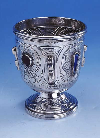 POKAL, DEUTSCH UM 1900 NACH RENAISSANCEVOR- BILD (UM 1550), Z.T. REINE TREIBARBEIT, PLAST. APPLIKATIONEN UND FACETT. GLASSTEINBE- SATZ, ...