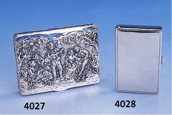 ZIGARETTENDOSE, WOHL NIEDERLANDE, UM 1900/10, 830ER SILBER INNENVERGOLDET, DECKEL UND SEITEN MIT BAROCKSTILVERZIERNG BZW. MUSIKANTENSZENE, 9.5 X ...