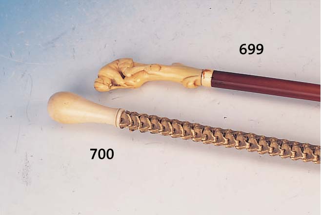 FLANIERSTOCK, WOHL ENGLAND, UM 1860-70, AUS DEM RüCKGRAT EINES SCHWERTFISCHES, GRIFF WALROßZAHN, L. CA. 86 CM
