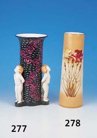 VASE, TURN & TEPLITZ, 20ER JAHRE, PORZELLAN, BUNT FLORAL LITHOGRAPHIERT UND AUSGEMALT, H. CA. 32,5 CM