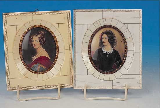 Zwei Miniaturmalereien, um 1940, feine bun-te Portraitmalerei auf Elfenbein, oval, Dar- stellung d. Lola Montez u. Königin Henriette von Bayern, ...