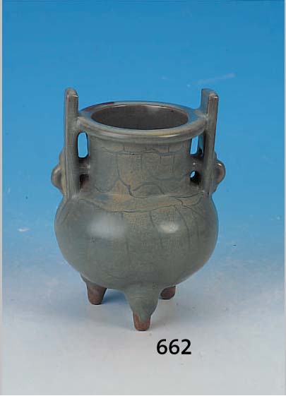 DUFTGEFäß, CHINA, JüN JAO, SONG, 12. JH., FEINSTEINZEUG, BLAU-GRAU GLASIERT, FEIN GE- SPRüNKELT MIT KUPFERROTER LAUFGLASUR, AUF DREI ...