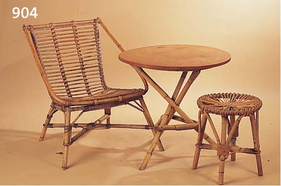 SITZGRUPPE, DEUTSCH, 30ER JAHRE, RATTAN GEFLOCHTEN, BESTEHEND AUS 4 SESSELN, EINEM HOCKER UND EINEM TISCH, MIT ALTERS- BEDINGTEN ...