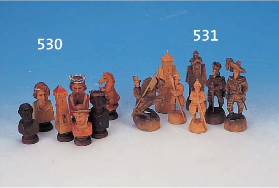SATZ SCHACHFIGUREN, WOHL MITTELDEUTSCHLAND, 60ER JAHRE, HOLZ GESCHNITZT U. BUNT STAF- FIERT, SCHACHFIGUREN IN FORM VON BüSTEN, H. VON 6-9 CM