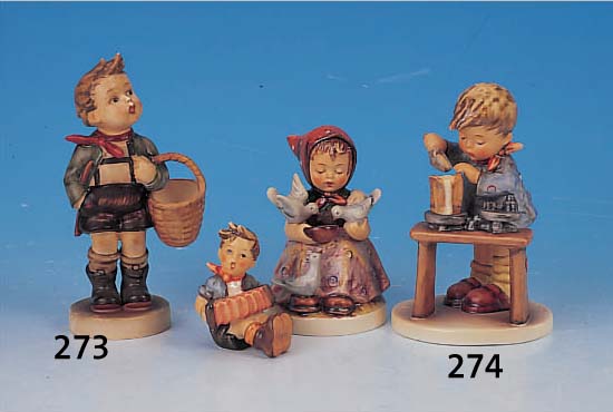 KONVOLUT AUS 3 HUMMELFIGUREN, 20. JH., JUNGE MIT HARMONIKA, H. CA. 7 CM; DER KAUF- MANN, H. 14 CM; ASCHENPUTTEL, H. 11,5 CM; ALLE IN ...