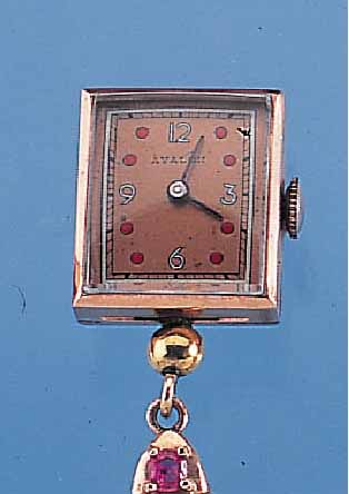 AVALON BROSCHEN/ANHäNGEUHR, SCHWEIZ/USA UM 1940, RG/GG 585/000, BROSCHE WOHL HANDARBEIT, 4 RUBINE (1X L. BESCH.), BOMB. MINERALGL., KUPFERFARB. ...