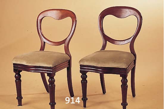 ZWEI STüHLE, UM 1870, LOUIS-PHILIPPE, NUßBAUM MASSIV, H. CA. 87 CM, SH. CA. 48 CM, MIT ALTERSBEDINGTEN GEBR.-SPUREN