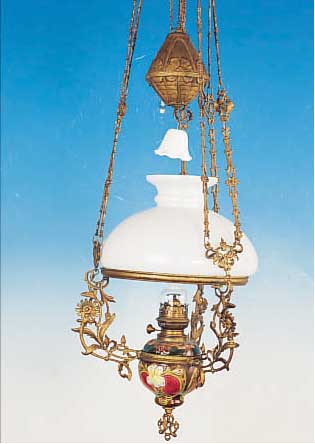DECKENLAMPE, FRIESLAND, UM 1890-1900, MAJOLIKAEINSATZ, METALLGUßMONTUREN, REICH VER-ZIERT, HöHENVERSTELLBAR, D. CA. 37 CM, GEBR.- SPUREN