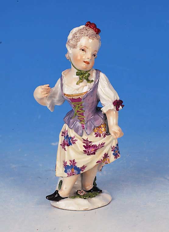PORZELLANFIGUR, MEISSEN, UM 1740, TANZENDES MäDCHEN, BUNTE BEMALUNG, GOLDSTAFFAGE, H. CA. 13 CM, AN DER RüCKSEITE MIN. BEST. (NICHT STö-REND)
