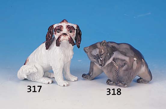 PORZELLANFIGUR, MEISSEN, UM 1860-80, 1. WAHL, SITZENDER HUND, BUNT BEMALT, H. 15 CM