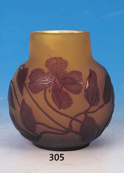 VASE, GALLé, UM 1910, SIGN., FARBLOSES GLAS,GELB EINGEPUDERT, BRAUNER AUßENüBERFANG, FLO- RALER DEKOR, GESCHNITTEN, GESCHLIFFEN U. GE- äTZT, H. ...