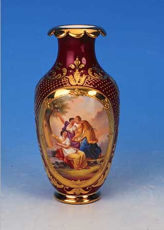 VASE, KPM, UM 1900, PORZELLAN, PURPURFARBE- NER FOND, IN KARTUSCHE FEINE BUNTE BEMALUNG, MYTHOLOGISCHE SZENE, REICHE TEILRELIEFIERTE GOLDSTAFFAGE ...