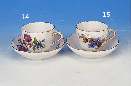 MOKKATASSE MIT UNTERTASSE, MEISSEN, 20. JH., PORZELLAN, FEINE BUNTE BEMALUNG, BLUMENBOU- QUET U. ZWEIGE, SCHMETTLINGE U. STREUBLUMEN, ...