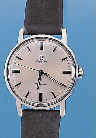 KONVOLUT: 2 OMEGA HERRENARMBANDUHREN, BEIDE EDELST., HANDAUFZ., BEIDE NEUE LEDERB., 1X 17 ST., KAL. 266, INCABL. STOSSGES., RINGUNR.,GEBL. ...