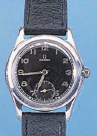 OMEGA HERRENARMBANDUHR, REF.-NR. 2450/1, SCHWEIZ UM 1947, EDELST., BODEN GESCHR., SCHW.BLATT FL., 15 ST., HANDAUFZUG KAL. 26,5T3, SCHR.-UNR., ...