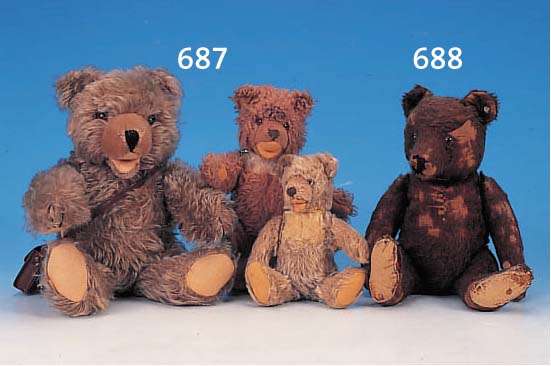 TEDDY-BäR, STEIFF, 30ER JAHRE, DUNKELBRAUNER PLüSCH MIT ZAHLREICHEN FEHL- STELLEN, STIMME DEFEKT, TATZEN LöCHRIG, H. CA.27 CM