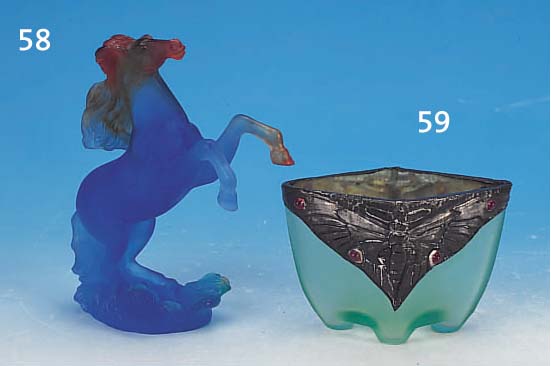 KLEINE VASE, ÖSTERREICH, LöTZ, UM 1900, FüR DEN FRANZöSISCHEN MARKT GEFERTIGT, GRüNES GLAS, GEPRäGTE ZINNMONTIERUNG IN LIBELLEN- FORM ...