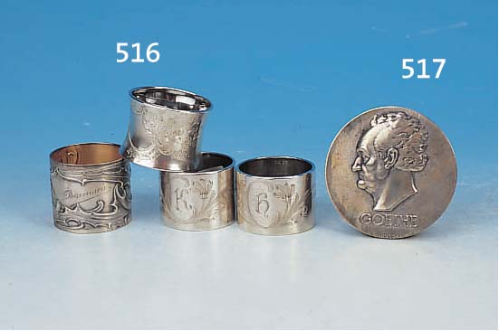 VIER SERVIETTENRINGE, UM 1900, 3 X 800ER SILBER, 1 X VERSILBERT: 1 X MIT GRAVIERTER ROCAILLE, 1 X MIT RELIEFIERTEM JUGENDSTIL- DEKOR, 2 X ...