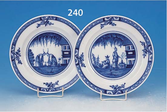 ZWEI TELLER, MEISSEN, UM 1860-70, 1.WAHL, PORZELLAN, BLAUE UNTERGLASURBEMALUNG MIT CHI- NOISERIE, D. CA. 23.5 CM