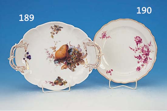 RUNDE SCHALE, MEISSEN, UM 1900, 1. WAHL, PORZELLAN, PURPURFARBENE FLORALE CAMAIEU- MALEREI, GOLDSTAFFAGE, D. CA. 27 CM