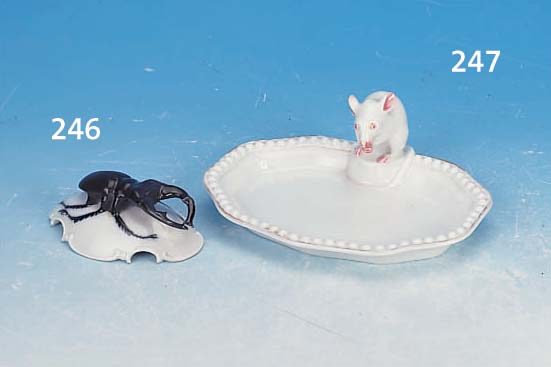 SCHALE, ROSENTHAL, BAVARIA, UM 1921/22, PORZELLAN, PERLRAND, GOLDRAND ABGERIEBEN, MIT BEKRöNUNG IN FORM EINER MAUS, 5 X 13 X 11 CM