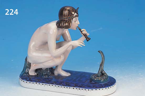 PORZELLANFIGUR, ENS, 30ER JAHRE, SCHLANGENBESCHWöRERIN, BEMALT, Z.T. REST., SEHR DEKORATIV, 19 X 25 X 11CM