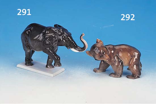 PORZELLANSKULPTUR, ROSENTHAL, BAVARIA, 20ER JAHRE, ELEFANT, UNTERGLASURBEMALUNG, SIGNIERT MüNCH-KHE, 16 X 25 X 7 CM