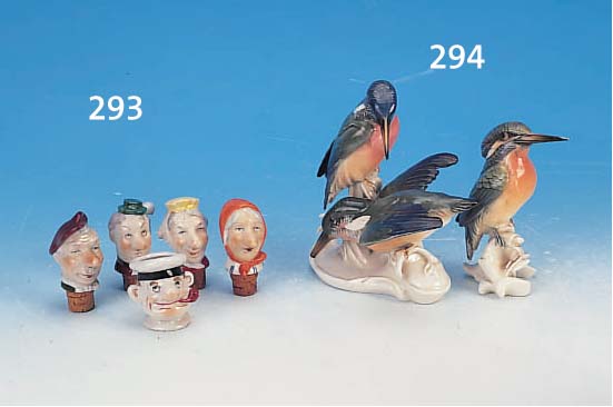 ZWEI PORZELLANFIGUREN, ENS, 30/40ER JAHRE, BEMALT, AM SCHNABEL BESTOßEN, H. 13/16.5 CM